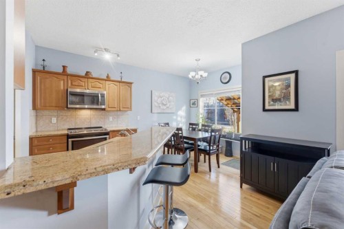 129 Cougartown Circle Sw, Calgary, AB - Indoor Photo Showing Kitchen