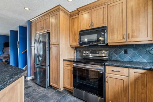 443 Brookmere Crescent Sw, Calgary, AB - Indoor Photo Showing Kitchen