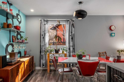 224 Cedarbrae Crescent Sw, Calgary, AB - Indoor Photo Showing Dining Room