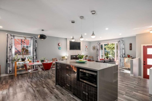 224 Cedarbrae Crescent Sw, Calgary, AB - Indoor Photo Showing Kitchen