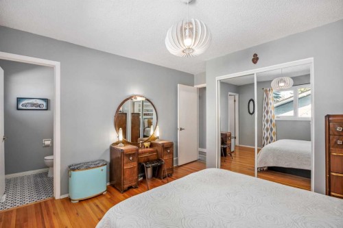 224 Cedarbrae Crescent Sw, Calgary, AB - Indoor Photo Showing Bedroom