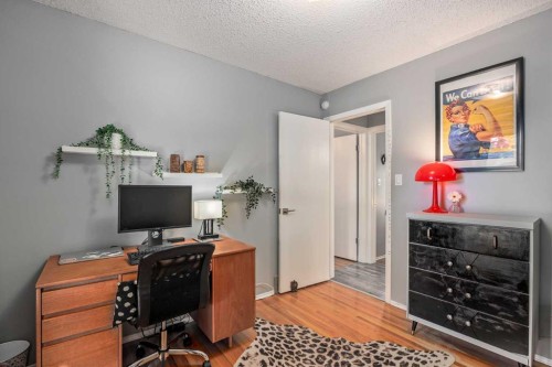 224 Cedarbrae Crescent Sw, Calgary, AB - Indoor Photo Showing Office