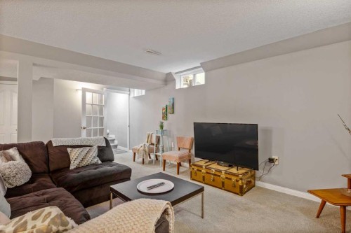 224 Cedarbrae Crescent Sw, Calgary, AB - Indoor Photo Showing Living Room