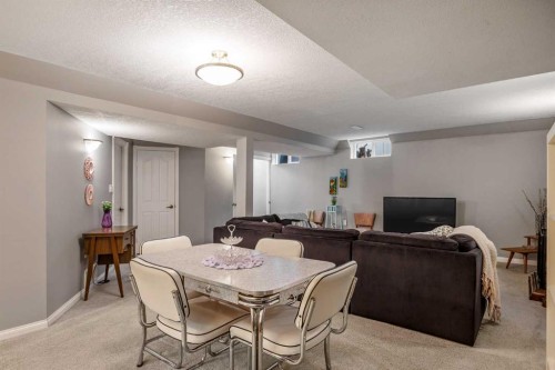224 Cedarbrae Crescent Sw, Calgary, AB - Indoor Photo Showing Dining Room