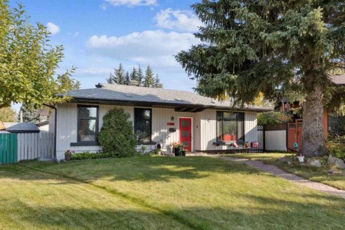 224 Cedarbrae Crescent Sw, Calgary, AB - Outdoor