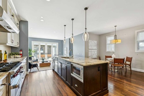 2035 29 Avenue Sw, Calgary, AB - Indoor Photo Showing Kitchen With Upgraded Kitchen