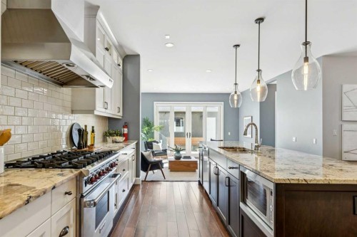 2035 29 Avenue Sw, Calgary, AB - Indoor Photo Showing Kitchen With Upgraded Kitchen