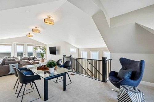 2035 29 Avenue Sw, Calgary, AB - Indoor