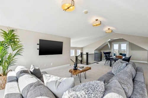 2035 29 Avenue Sw, Calgary, AB - Indoor Photo Showing Living Room