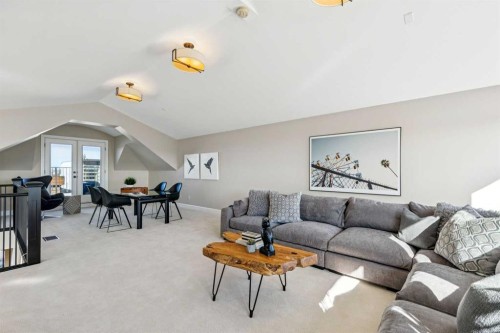 2035 29 Avenue Sw, Calgary, AB - Indoor Photo Showing Living Room