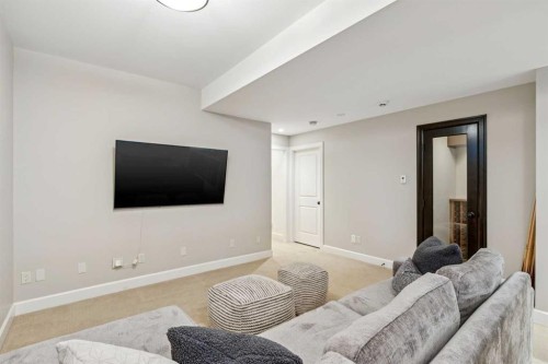 2035 29 Avenue Sw, Calgary, AB - Indoor Photo Showing Living Room