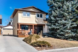 171 Woodridge Place SW Calgary, AB T2W 3R4