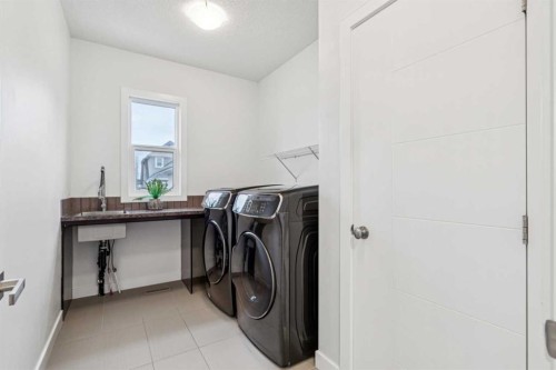 290 Mahogany Place Se, Calgary, AB - Indoor Photo Showing Laundry Room