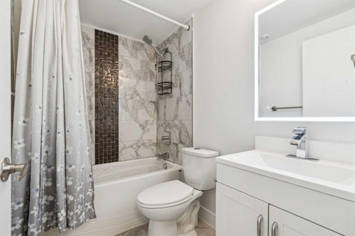290 Mahogany Place Se, Calgary, AB - Indoor Photo Showing Bathroom