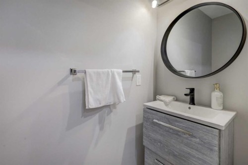 42 Evansbrooke Way Nw, Calgary, AB - Indoor Photo Showing Bathroom