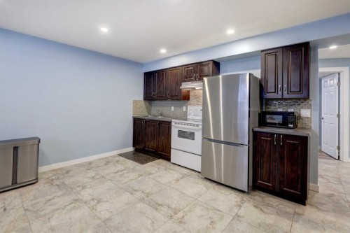 42 Evansbrooke Way Nw, Calgary, AB - Indoor Photo Showing Kitchen