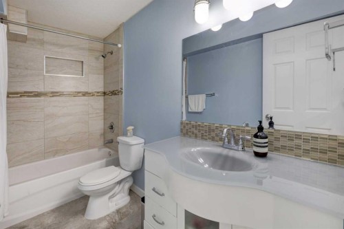 42 Evansbrooke Way Nw, Calgary, AB - Indoor Photo Showing Bathroom