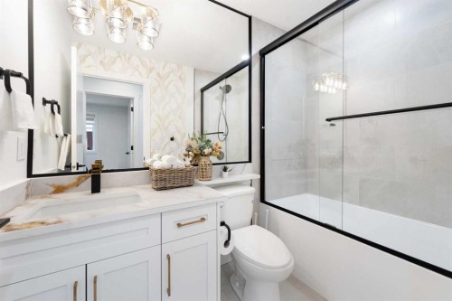 10327 Wapiti Drive Se, Calgary, AB - Indoor Photo Showing Bathroom