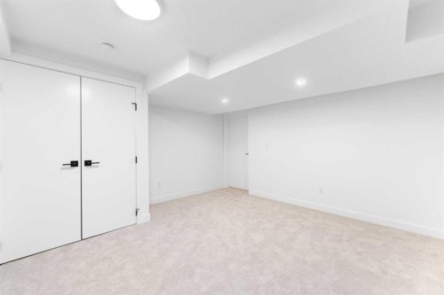 10327 Wapiti Drive Se, Calgary, AB - Indoor Photo Showing Other Room