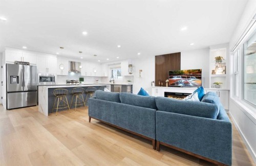 10327 Wapiti Drive Se, Calgary, AB - Indoor Photo Showing Other Room