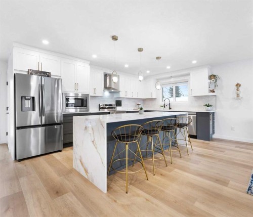 10327 Wapiti Drive Se, Calgary, AB - Indoor Photo Showing Kitchen With Upgraded Kitchen