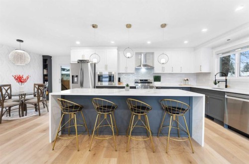 10327 Wapiti Drive Se, Calgary, AB - Indoor Photo Showing Kitchen With Upgraded Kitchen