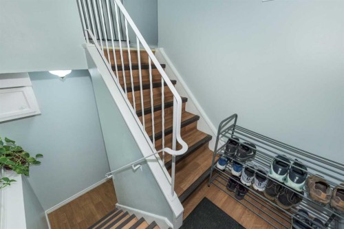 1209 52A Street Se, Calgary, AB - Indoor Photo Showing Other Room