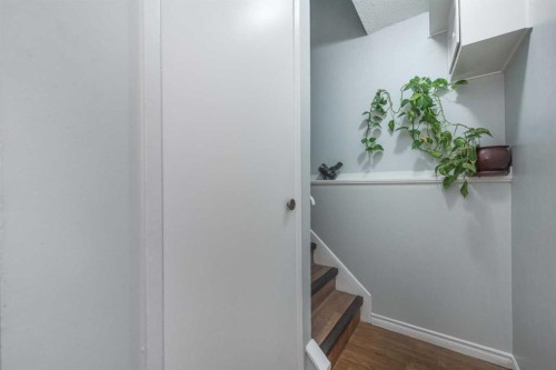 1209 52A Street Se, Calgary, AB - Indoor Photo Showing Other Room