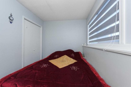 1209 52A Street Se, Calgary, AB - Indoor Photo Showing Bedroom