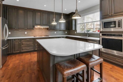 68 Westland Crescent Sw, Calgary, AB - Indoor Photo Showing Kitchen With Upgraded Kitchen