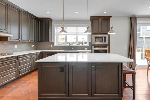 68 Westland Crescent Sw, Calgary, AB - Indoor Photo Showing Kitchen With Upgraded Kitchen