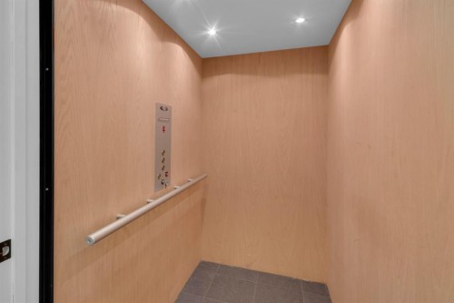 68 Westland Crescent Sw, Calgary, AB - Indoor Photo Showing Other Room