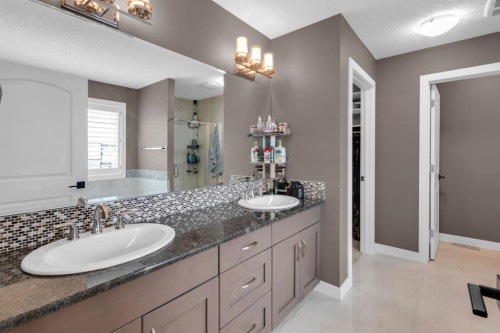 68 Westland Crescent Sw, Calgary, AB - Indoor Photo Showing Bathroom