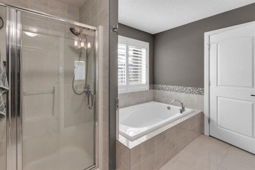 68 Westland Crescent Sw, Calgary, AB - Indoor Photo Showing Bathroom