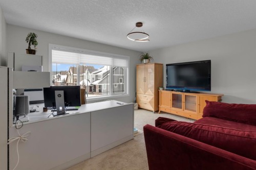 68 Westland Crescent Sw, Calgary, AB - Indoor Photo Showing Living Room