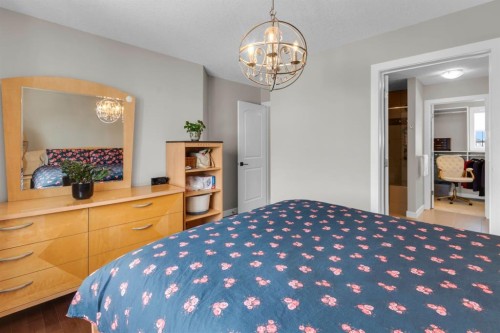 68 Westland Crescent Sw, Calgary, AB - Indoor Photo Showing Bedroom