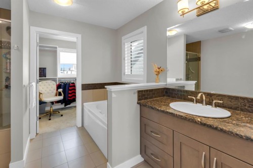 68 Westland Crescent Sw, Calgary, AB - Indoor Photo Showing Bathroom