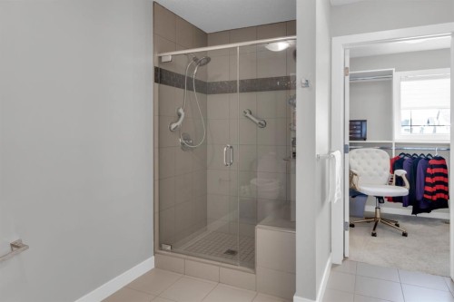 68 Westland Crescent Sw, Calgary, AB - Indoor Photo Showing Bathroom