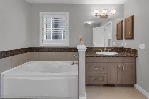 68 Westland Crescent Sw, Calgary, AB - Indoor Photo Showing Bathroom