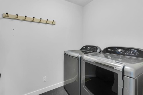 68 Westland Crescent Sw, Calgary, AB - Indoor Photo Showing Laundry Room
