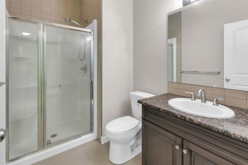 68 Westland Crescent Sw, Calgary, AB - Indoor Photo Showing Bathroom