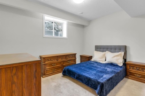 68 Westland Crescent Sw, Calgary, AB - Indoor Photo Showing Bedroom