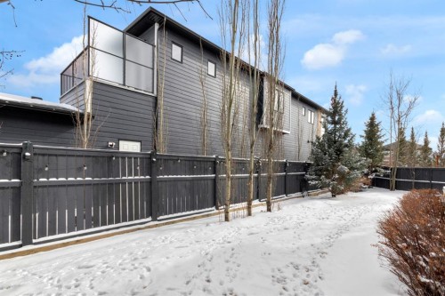 68 Westland Crescent Sw, Calgary, AB - Outdoor
