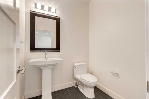 1711 27 Street Sw, Calgary, AB - Indoor Photo Showing Bathroom