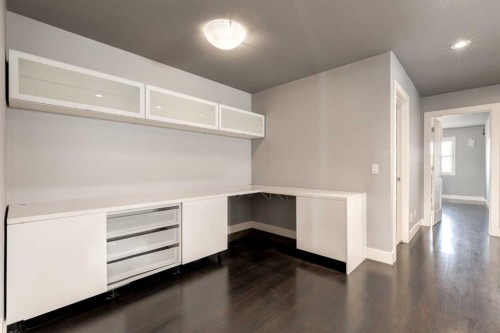 1711 27 Street Sw, Calgary, AB - Indoor Photo Showing Other Room