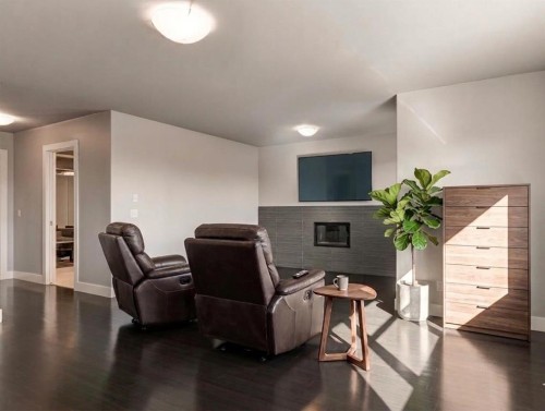 1711 27 Street Sw, Calgary, AB - Indoor With Fireplace