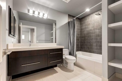 1711 27 Street Sw, Calgary, AB - Indoor Photo Showing Bathroom