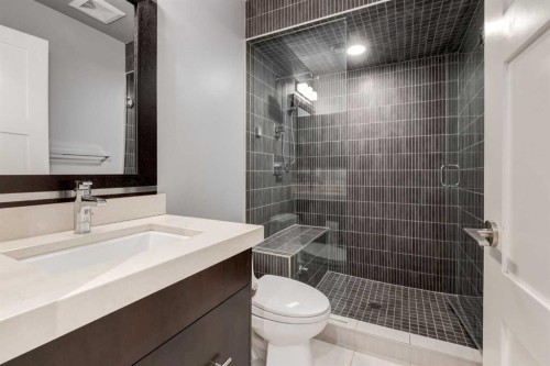 1711 27 Street Sw, Calgary, AB - Indoor Photo Showing Bathroom