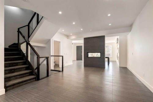 1711 27 Street Sw, Calgary, AB - Indoor Photo Showing Other Room