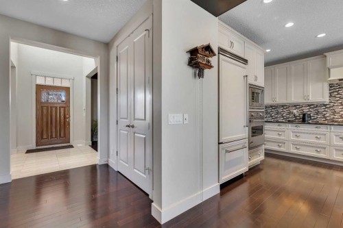 9318 14 Avenue Sw, Calgary, AB - Indoor